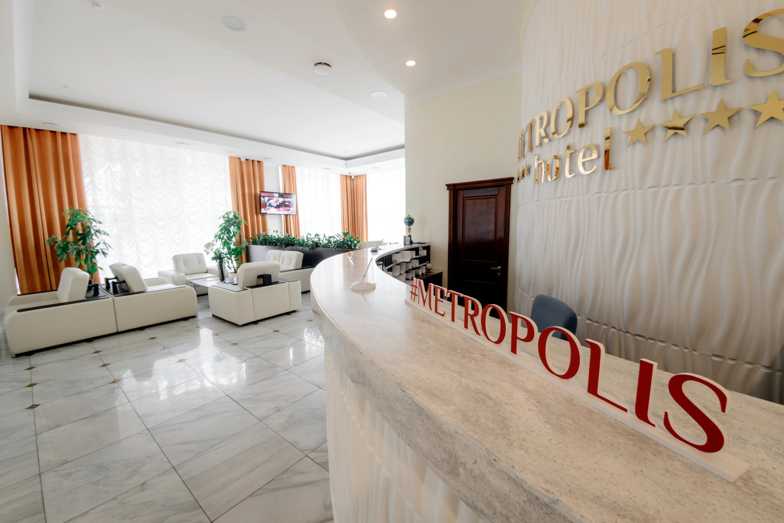 Отель Метрополис