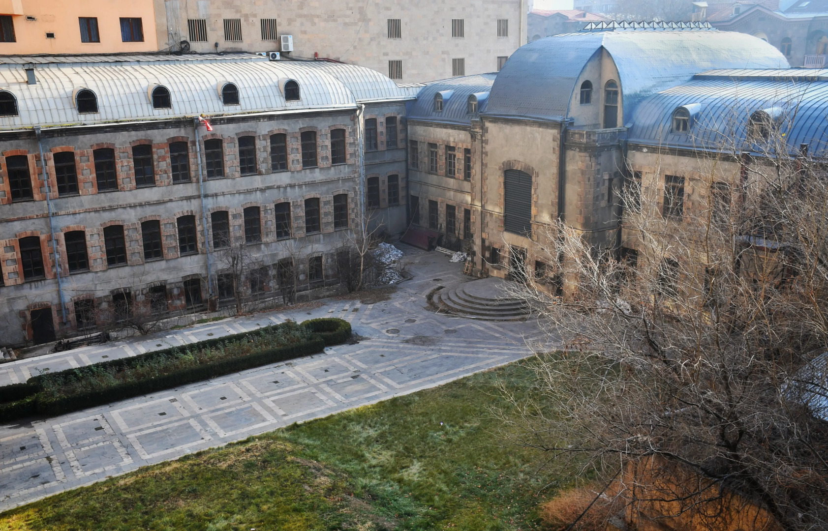 Апартаменты Stylish Gem Steps to Republic Square