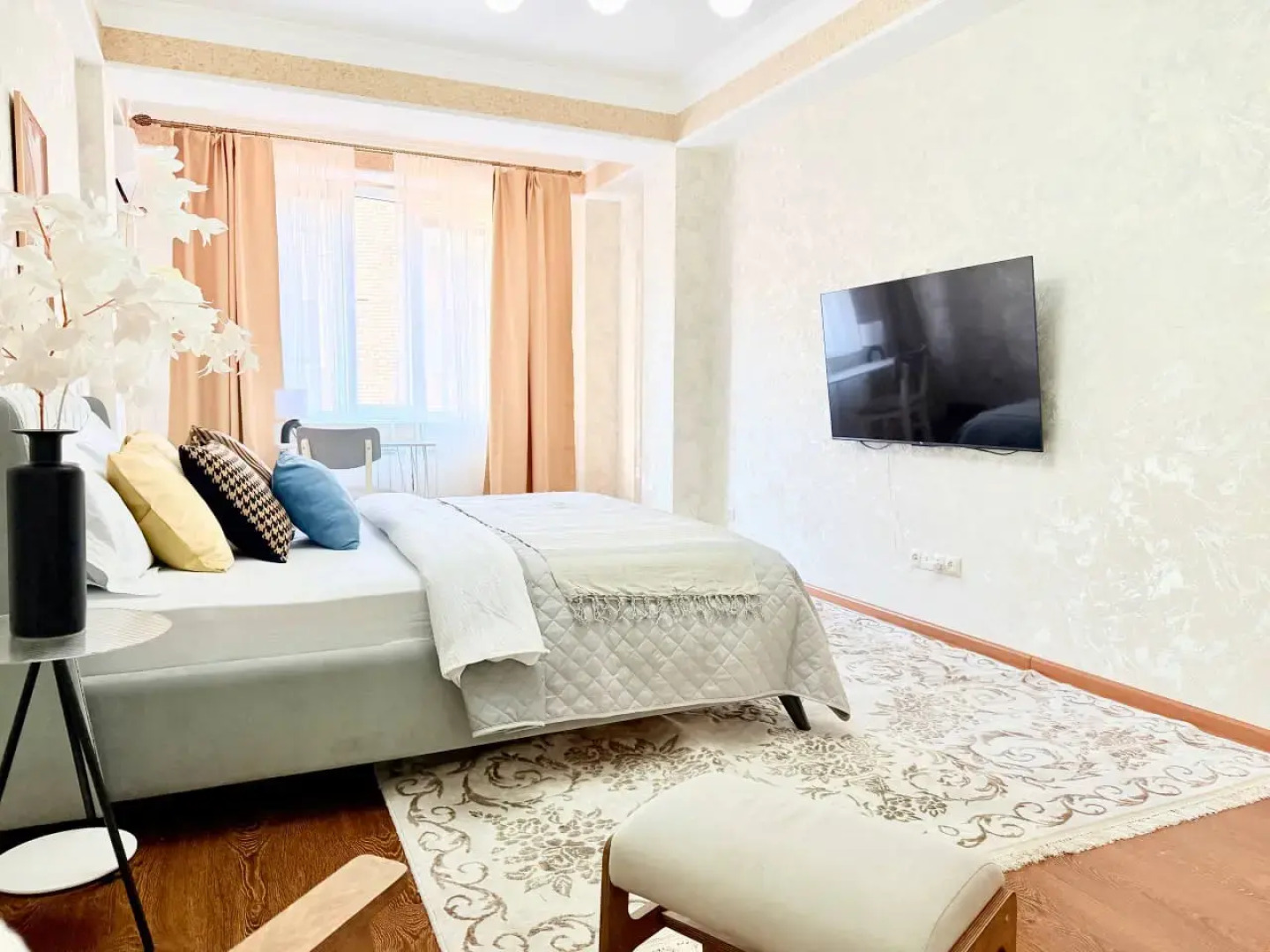 Квартира с Современной Спальней