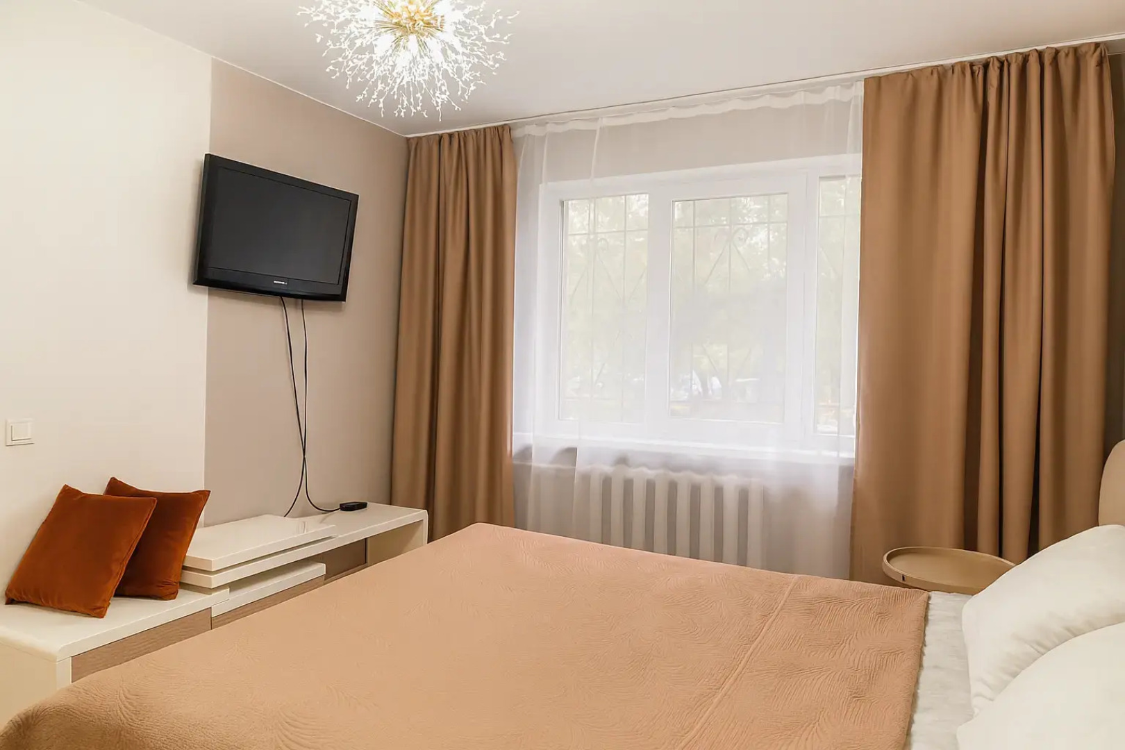 Квартира Студия ApartHause в Центре с Рабочим Местом