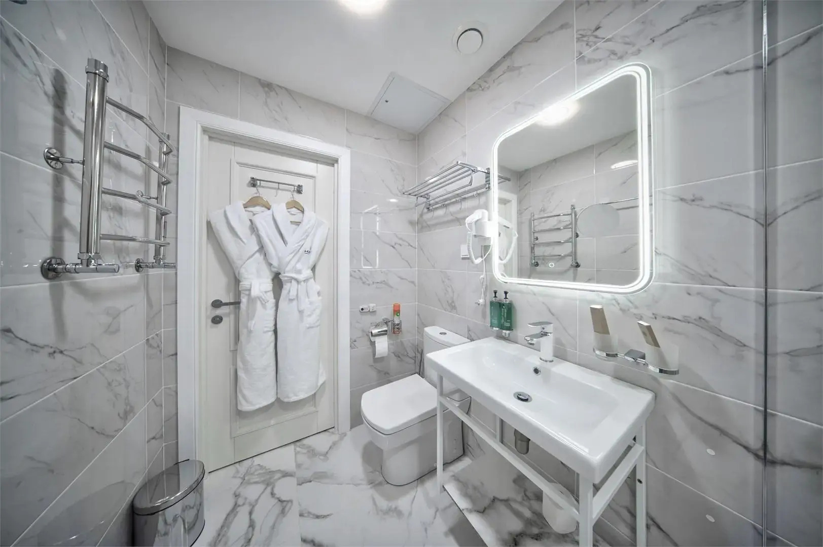 Хатти Апарт