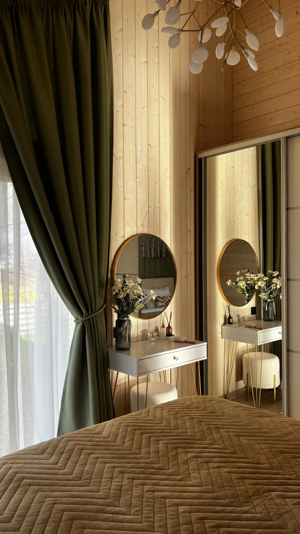 Частный дом в березах