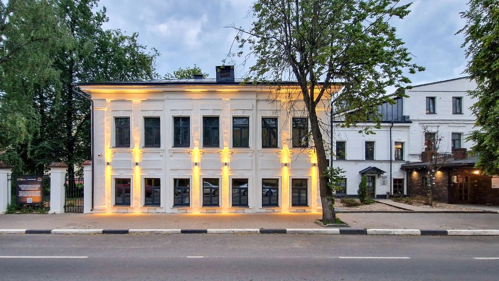 Апарт-Отель Дом с Гаргульями