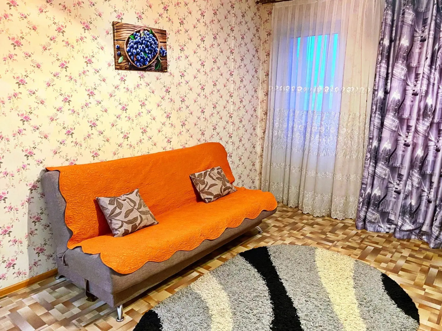 Апартаменты 1-к Республики 33А
