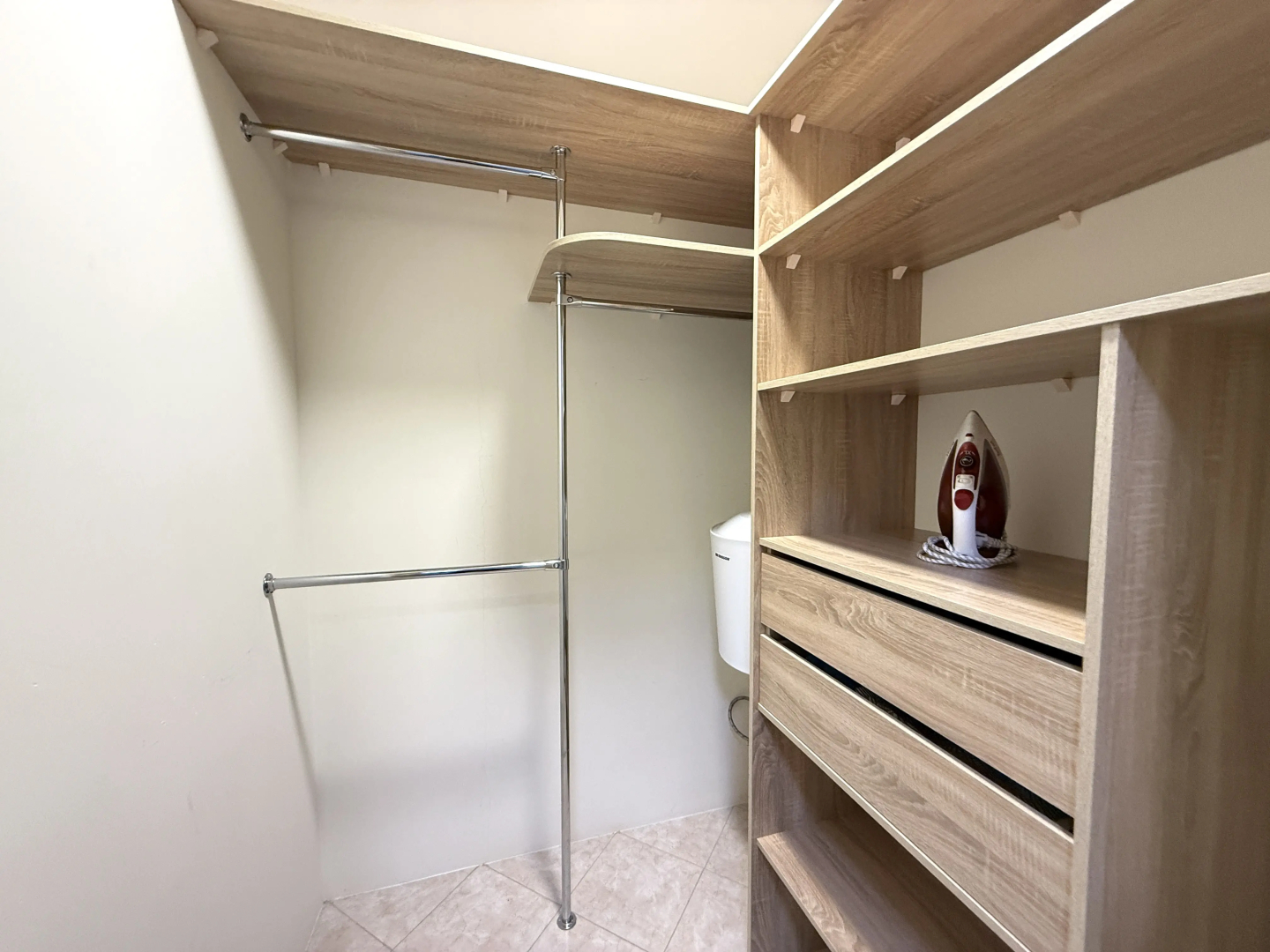 Апартаменты Элитные на берегу реки Тура с видом на Мост Влюбленных