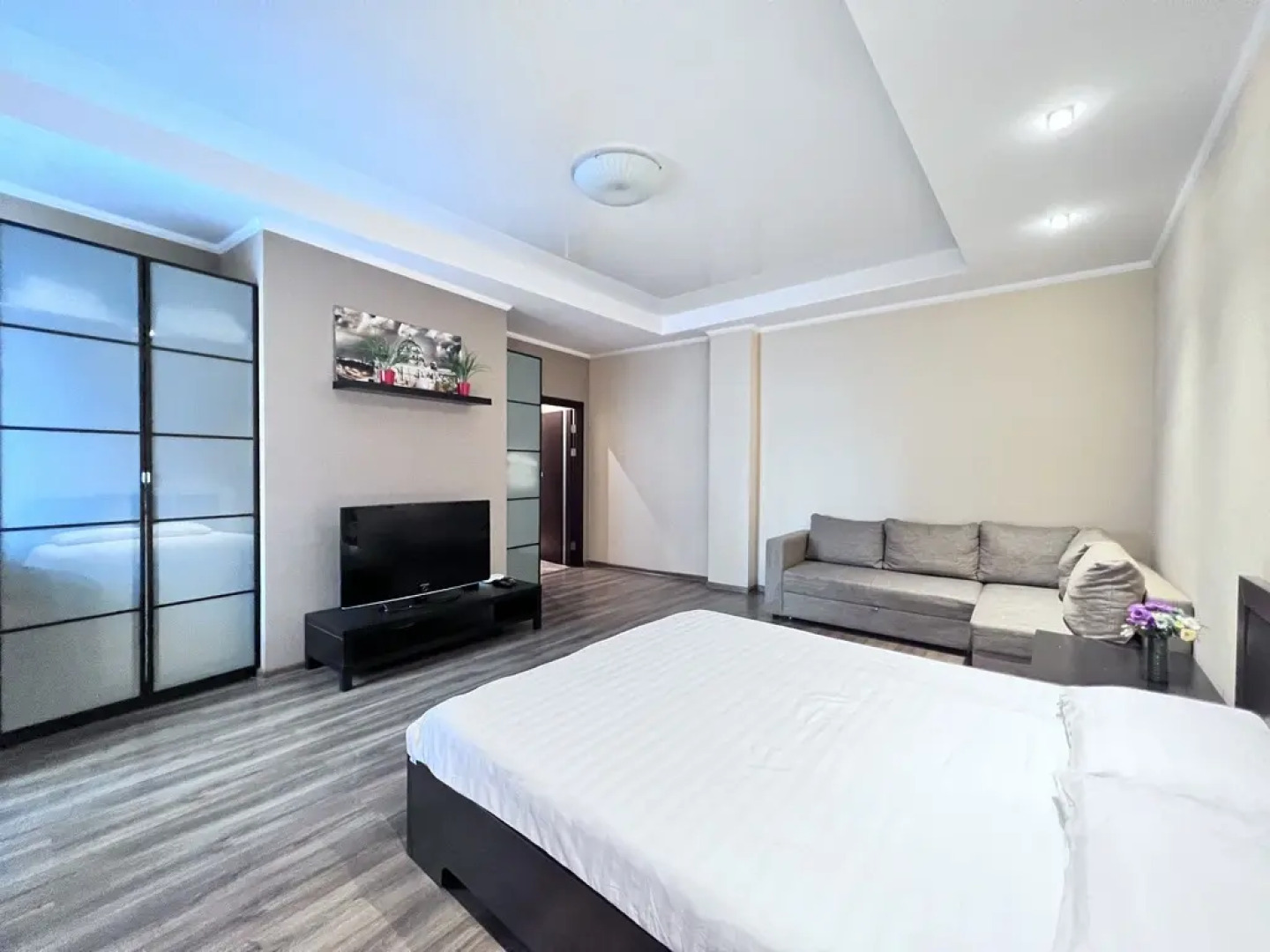 Квартира Большая однокомнатная в центре на набережной