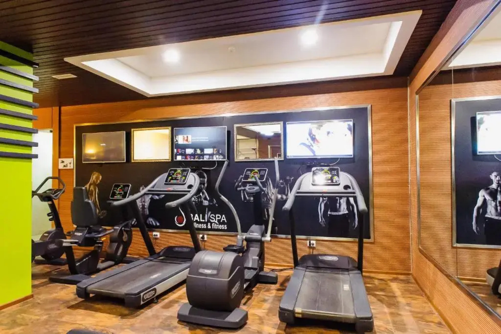 Отель и бизнес-центр Diplomat