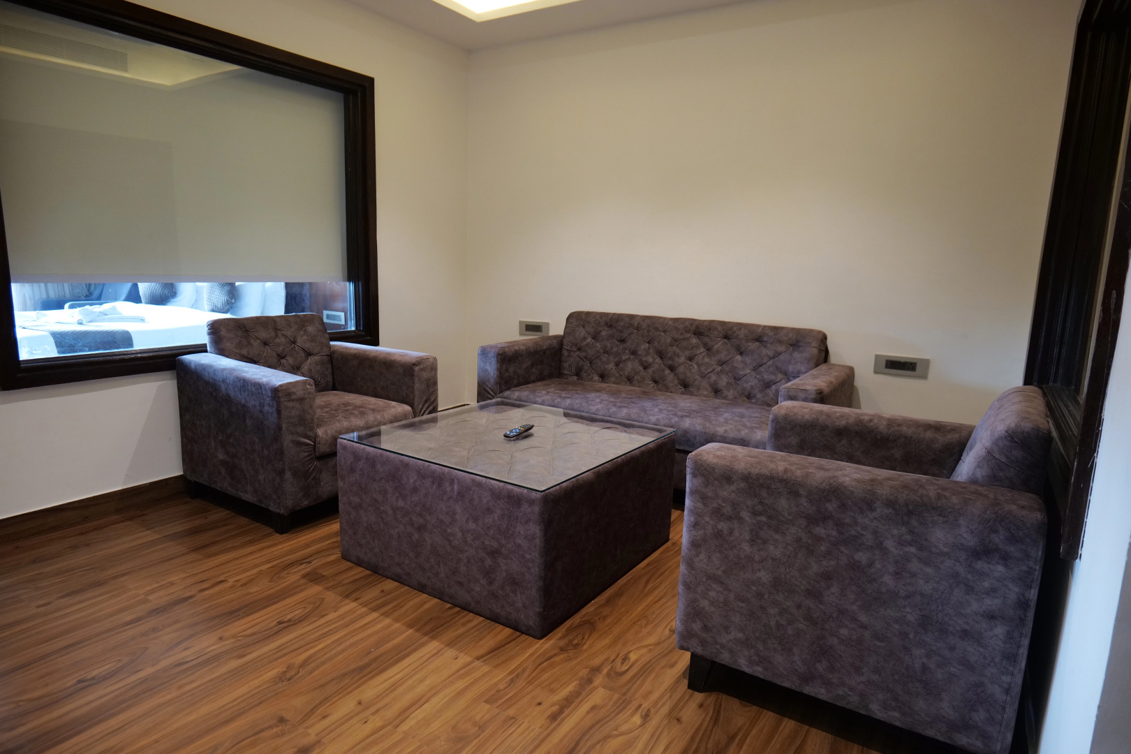 Отель The Emerald Grand