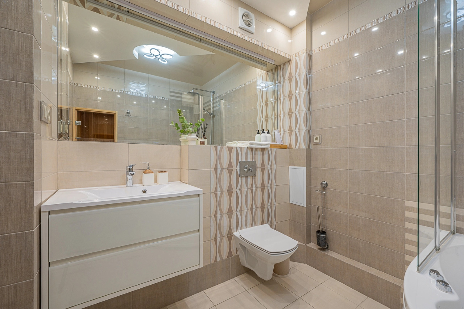 Квартира премиум класса с джакузи, сауной и панорамным видом