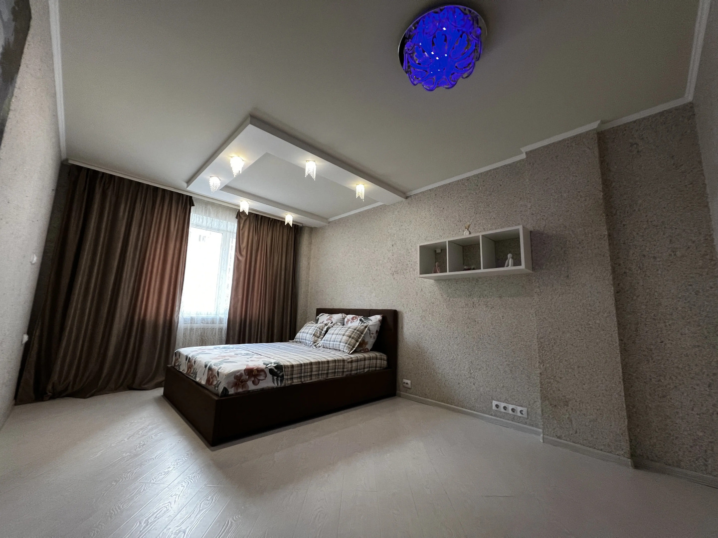 Апартаменты Квартира AlexHome РП Свердловский Михаила Марченко 8