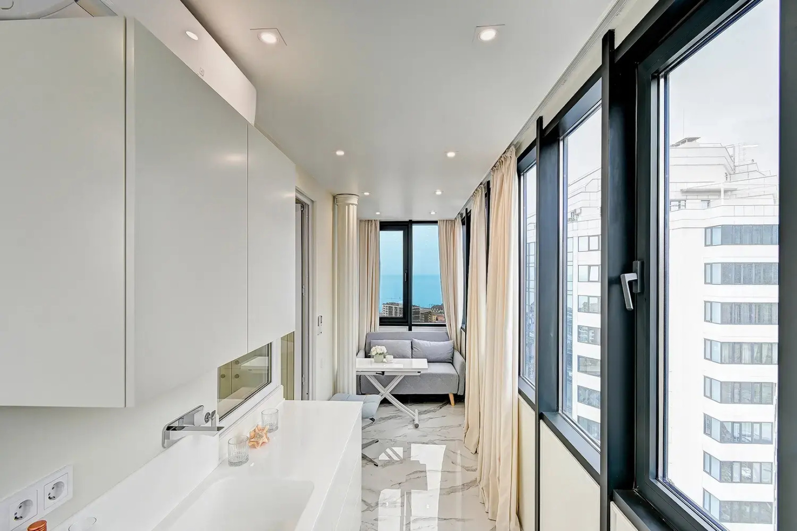 Апартаменты Morskaya Simfonya-2 с 2 сан.узлами, проектором на балконе, бассейном на территории Люкс