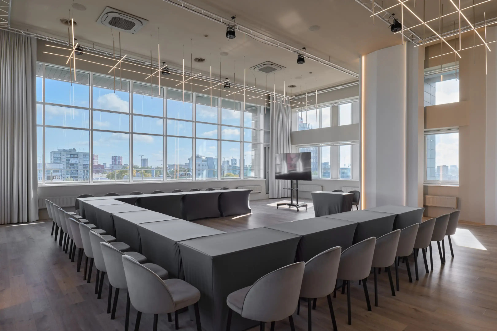 Отель SLIDE Bleisure & MICE