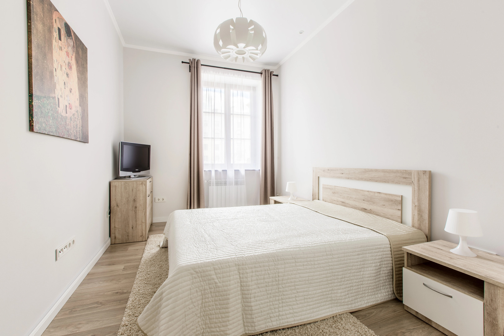 Апартаменты с Двумя Спальнями и Гостиной на Проспекте Независимости