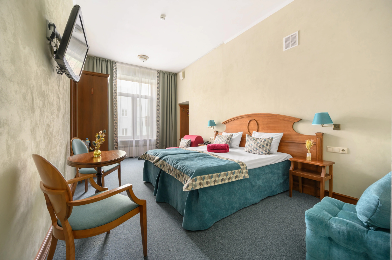 Отель Три Моста