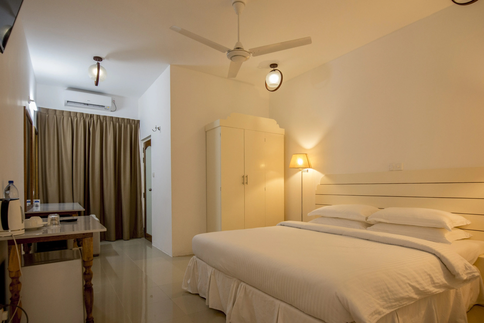 Отель Dhigurah Retreat Beach