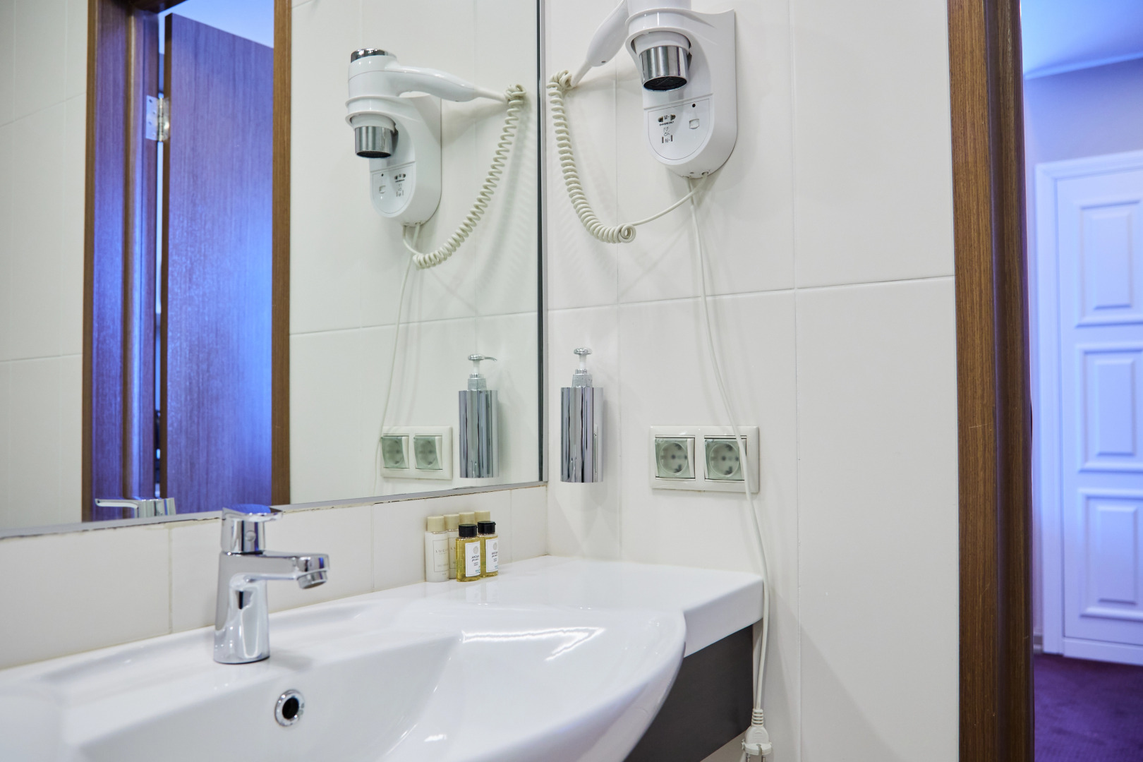 Отель Бридж