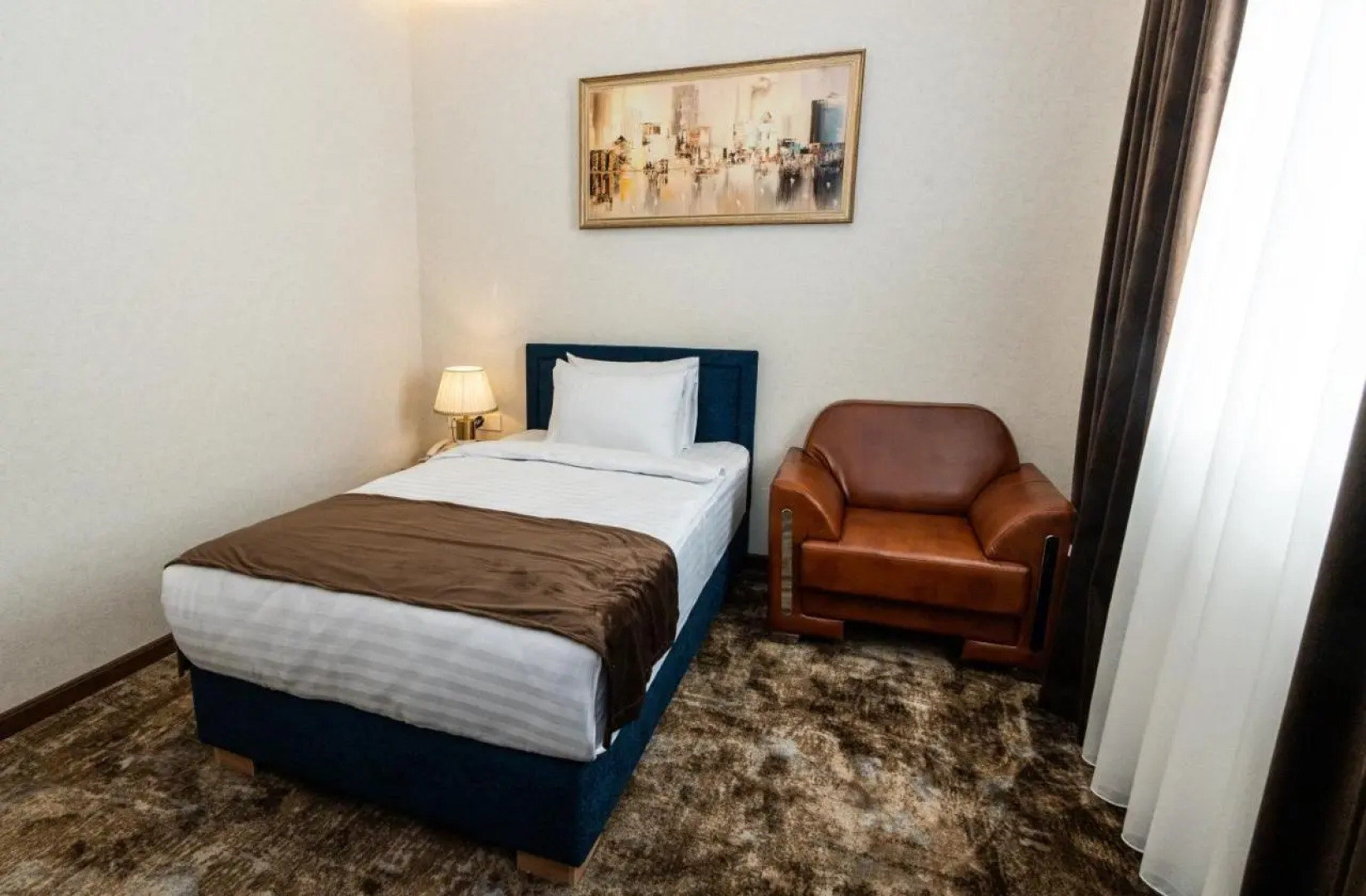 Отель Garnet Mir