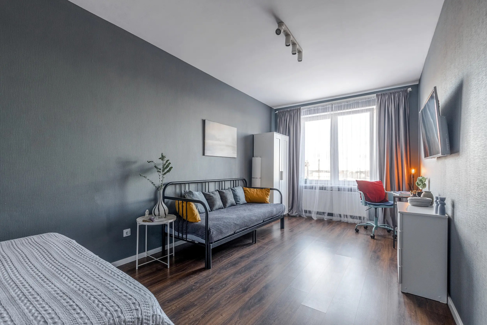 Апартаменты с балконом и красивым видом у метро