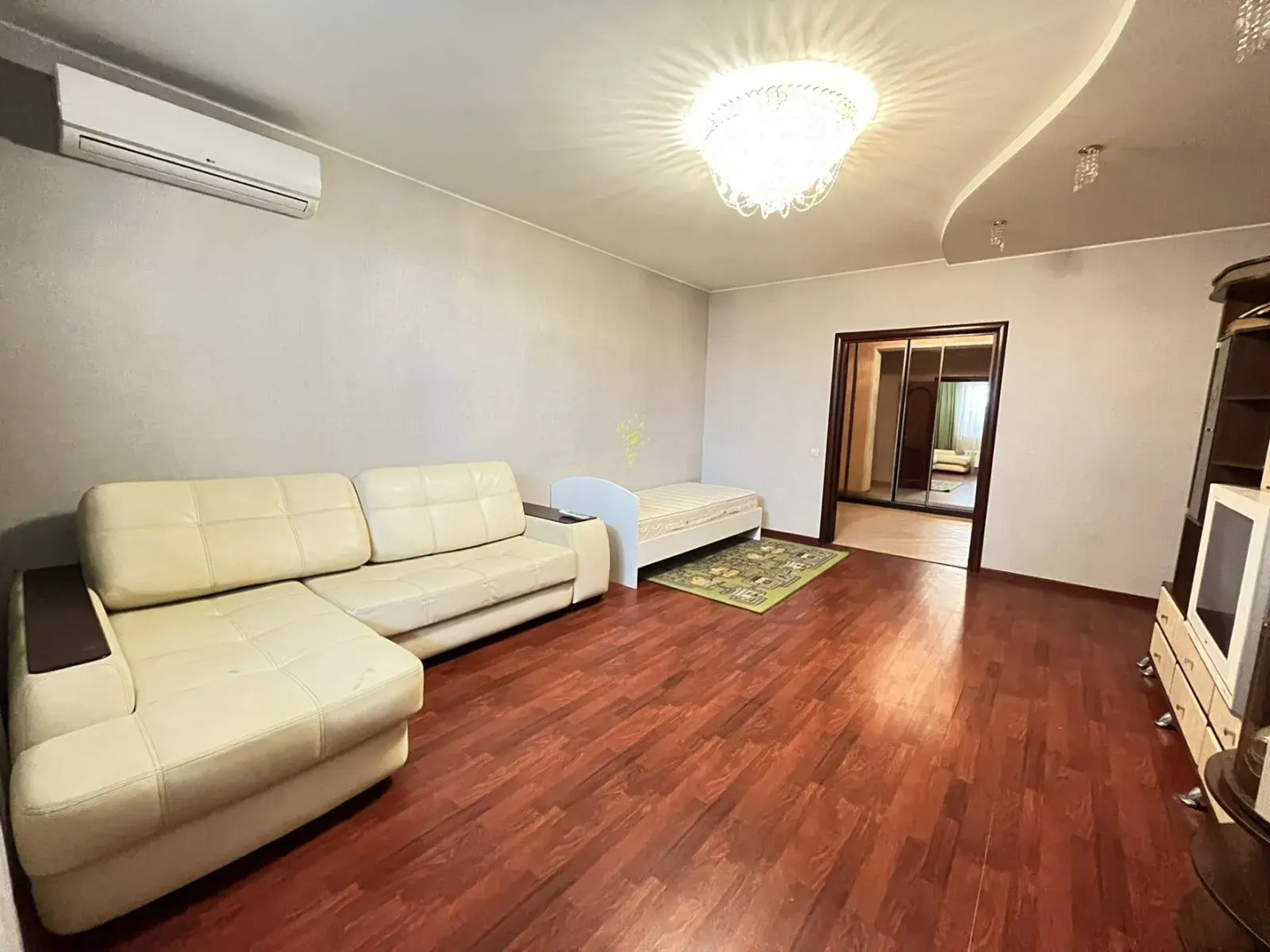 Апартаменты Royal Aurora на Махалина