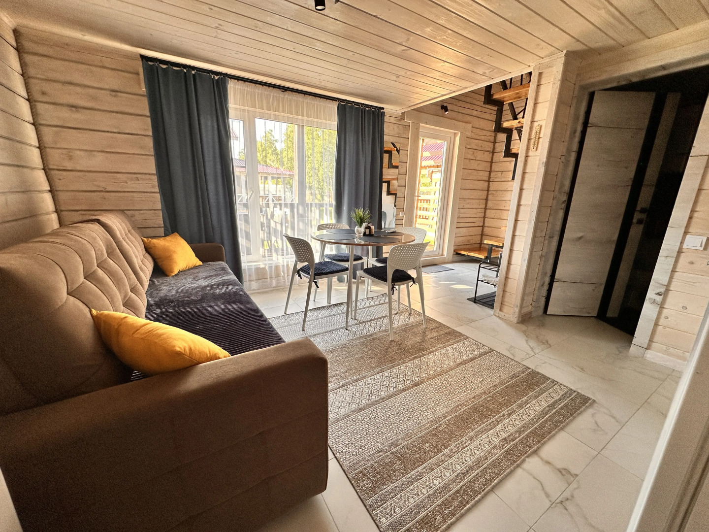 Гостевой дом из бруса, с бассейном и мангалом