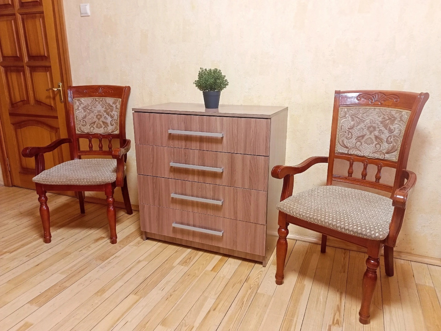 Квартира Уютная Двухкомнатная с Симпатичным Декор Камином