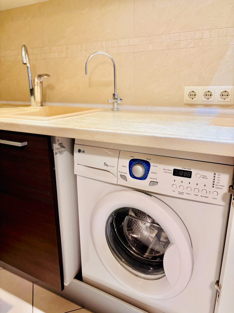 Квартира Просторная 2хкомнатная возле метро