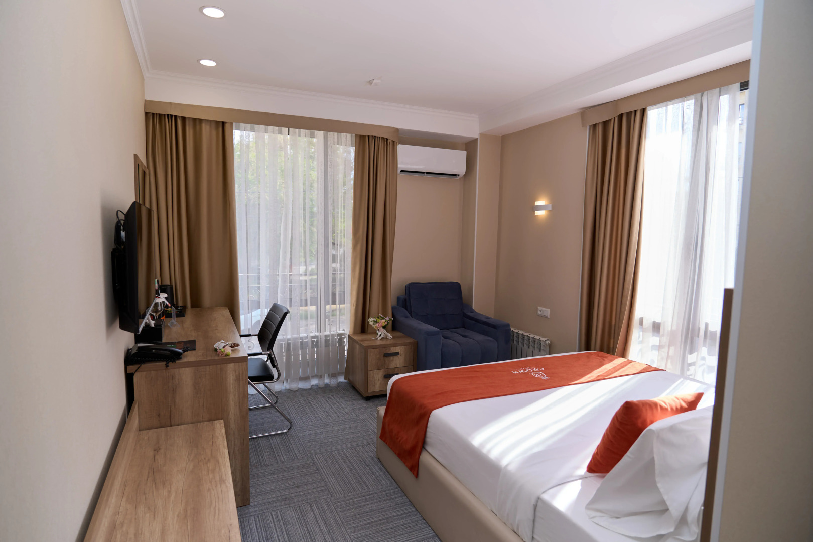 Отель Crown Hotel Bishkek