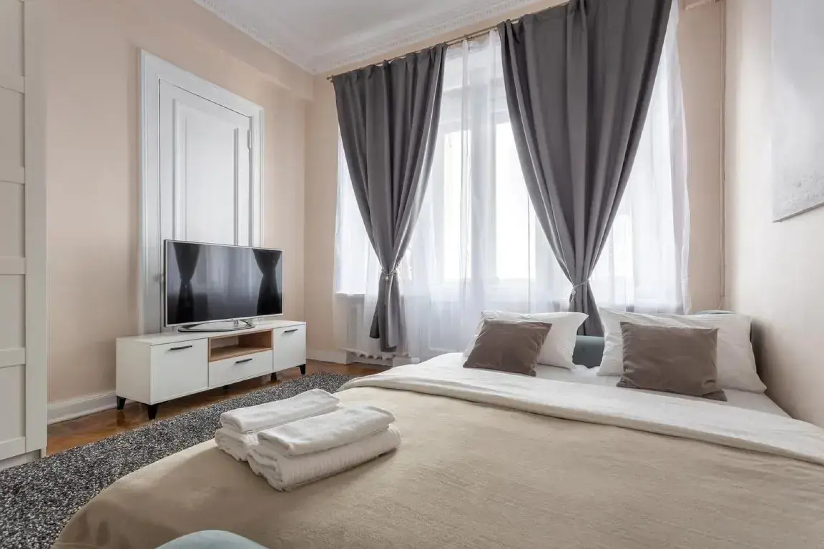 Апартаменты Улучшенные с Балконом и Гостиной