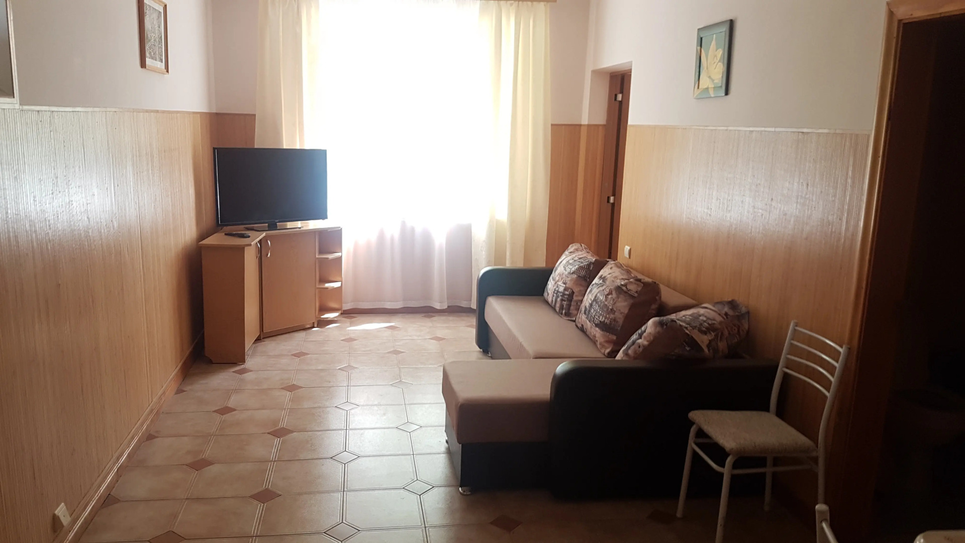 Отель Пчела