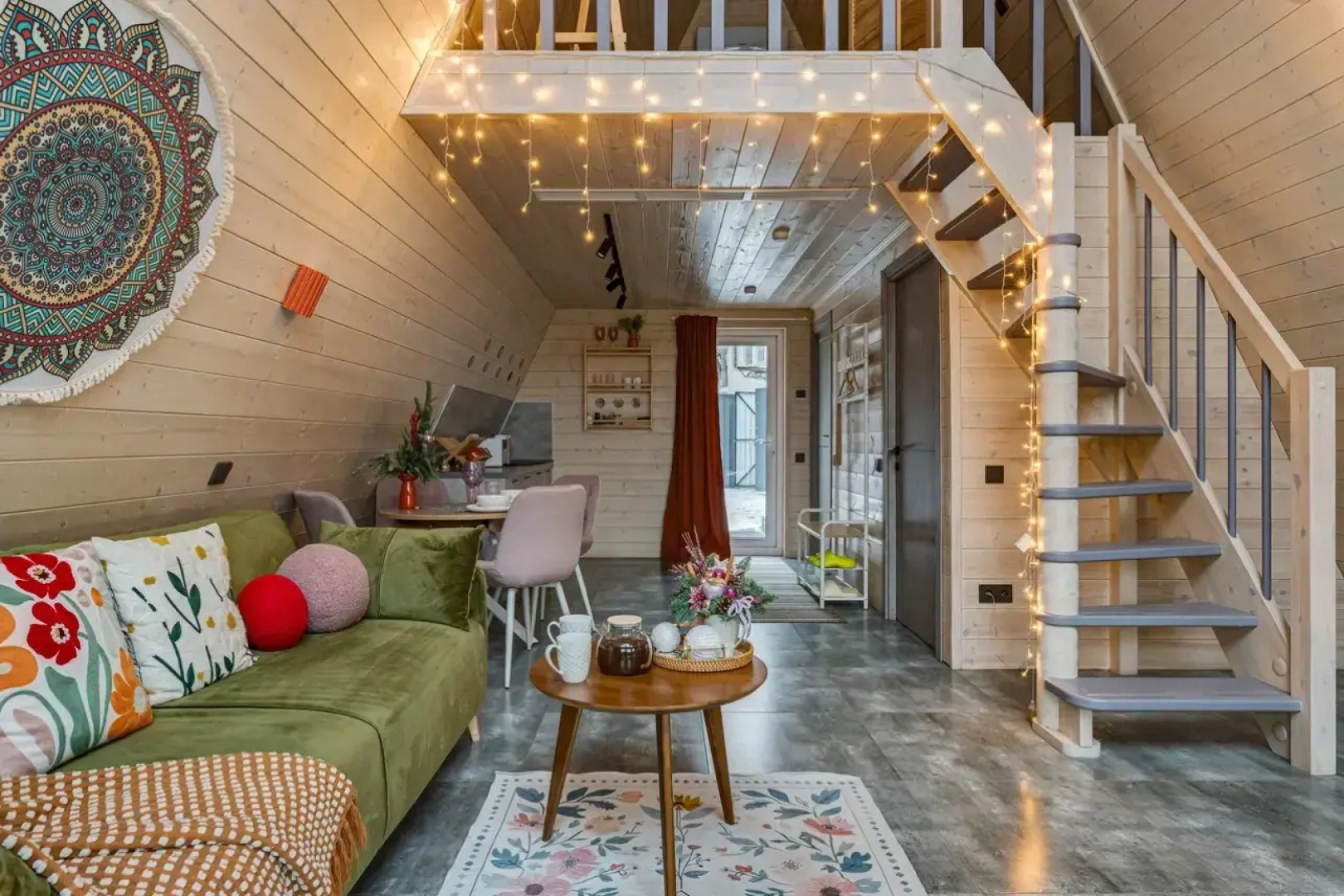 Частный дом Увеличенный А-фрейм Сад с баней и чаном