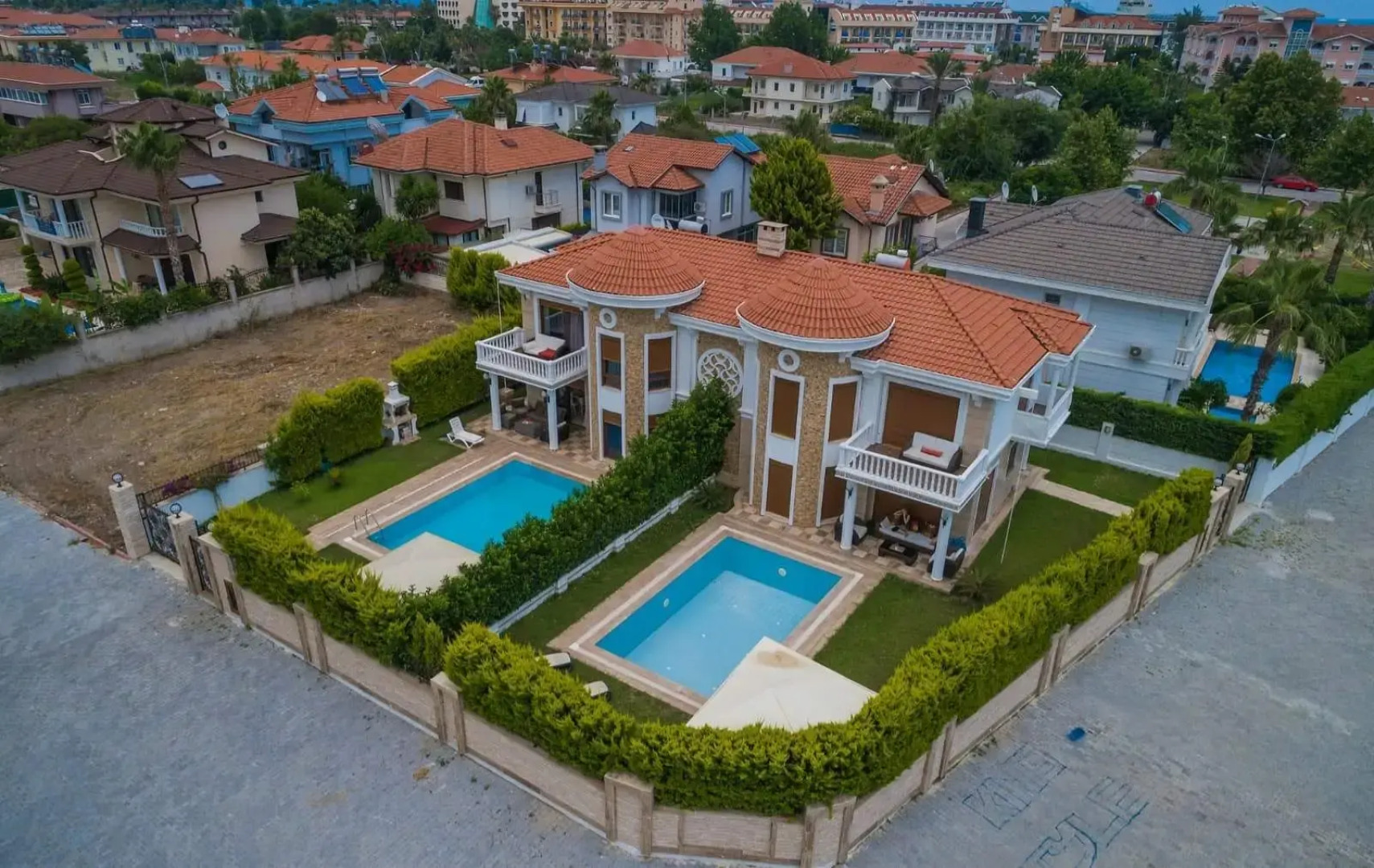 Вилла Gulcatai 334 В Поселке Чамьюва 3+1 Рядом С Морем