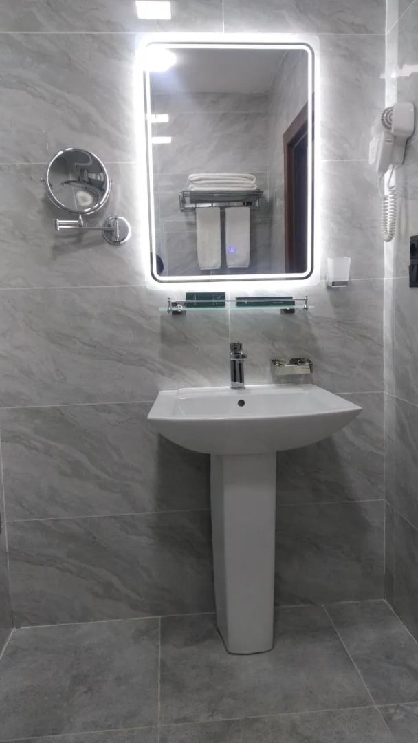 Отель Mir Luxe Plaza