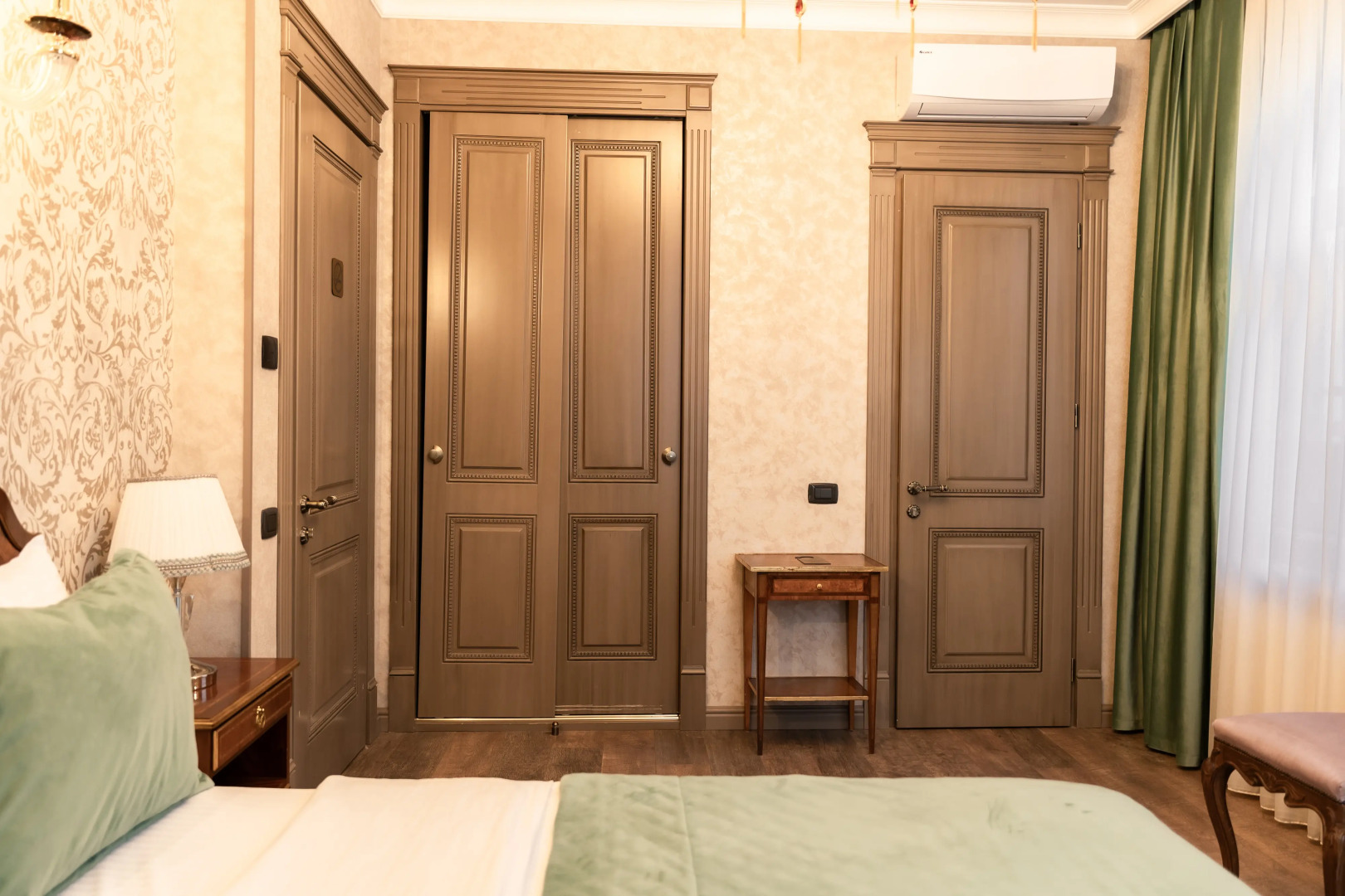 Отель West Inn Palace