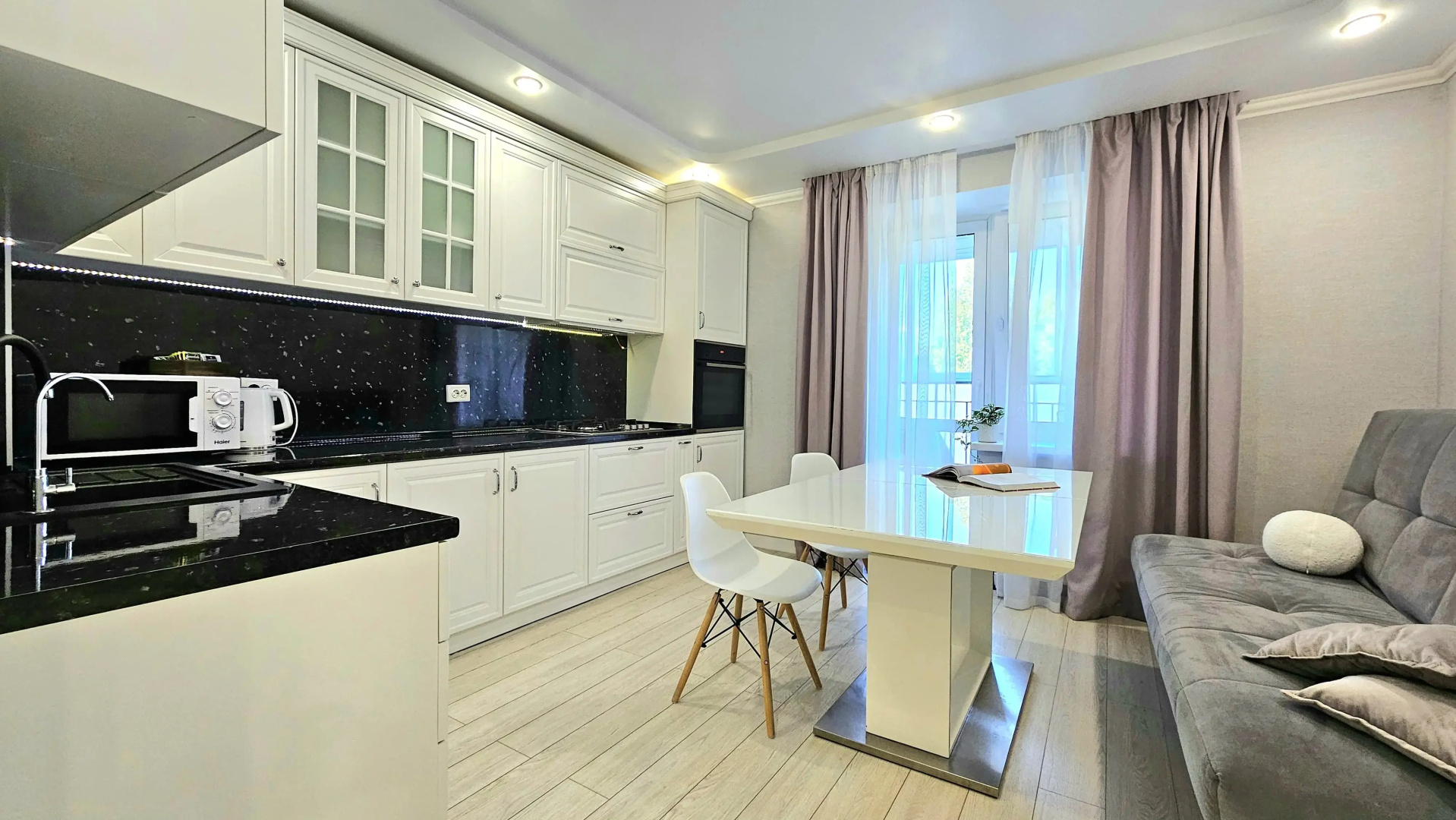 Квартира Urban Apartments 2-х комнатная рядом с метро и базой отдыха у леса