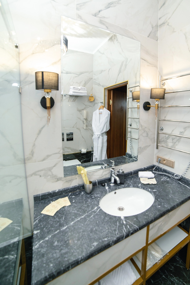 Отель Довгий