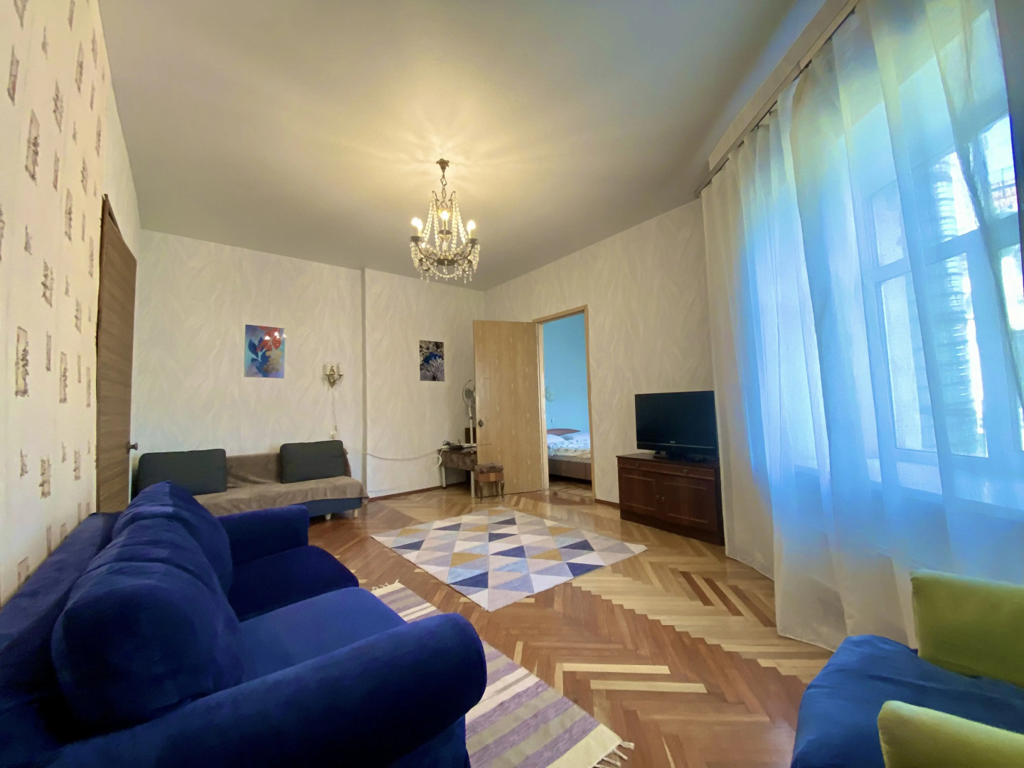 Уютная Семейная двухкомнатная квартира Невский 13 с балконом и парковкой