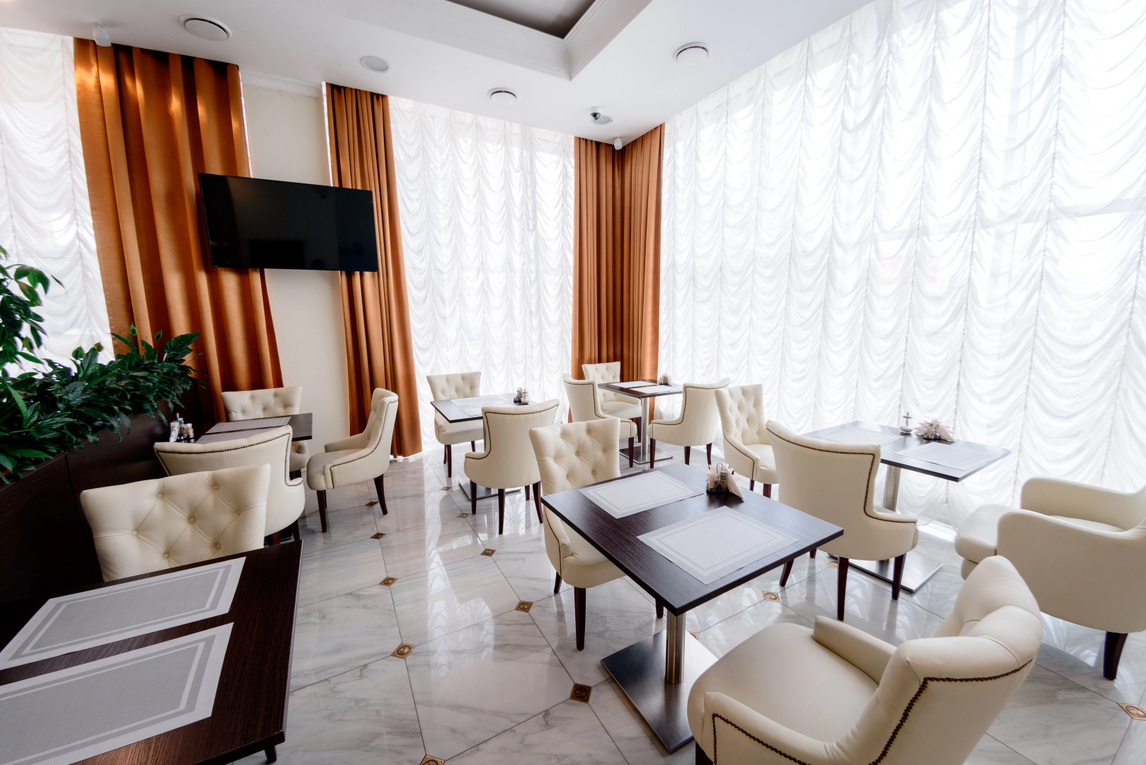 Отель Метрополис