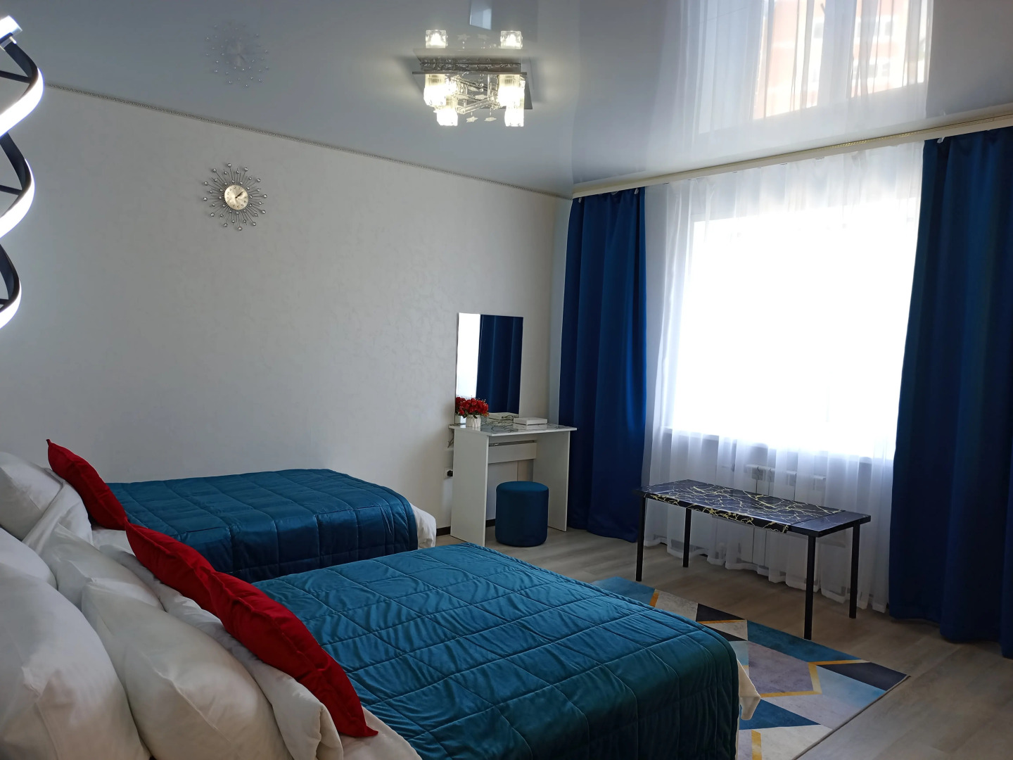 Апартаменты Уютные в высотке на Университетском Lion Apart