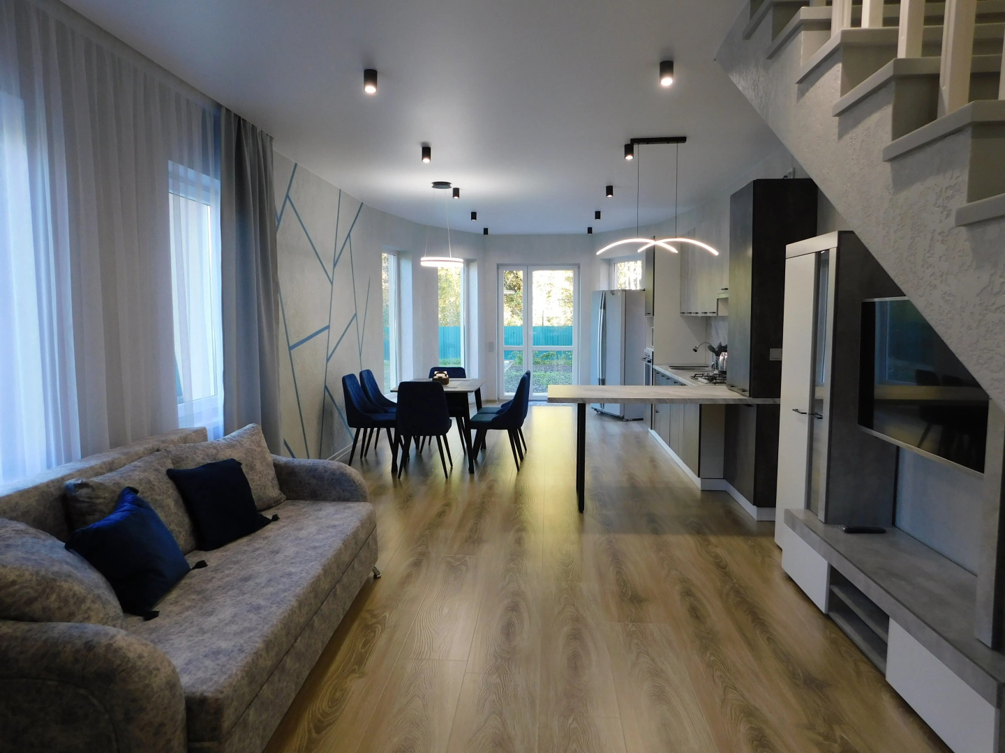 Частный Дом Двух Этажный Дом в Тихом Районе