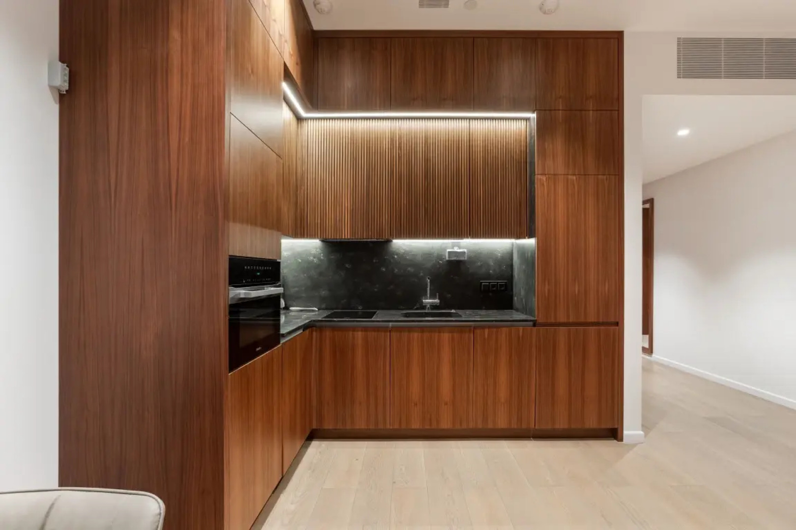 Студия для двоих на 74-м этаже