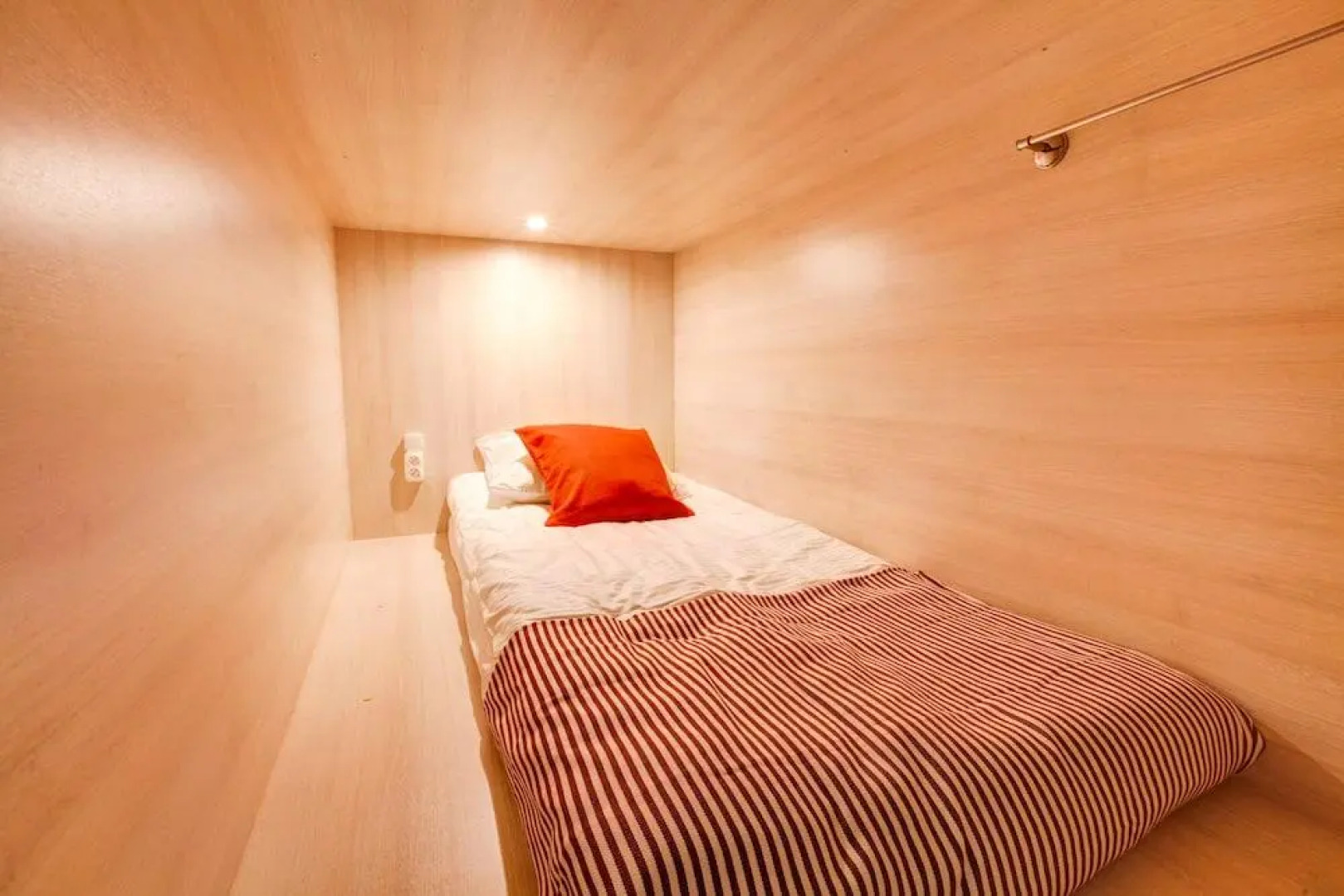 Отель Капсульный хостел Dad and Cat