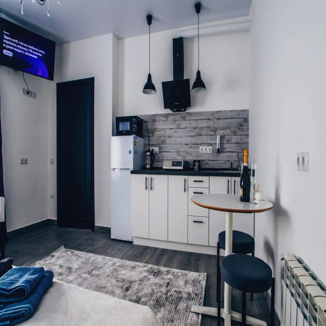 Частный дом за городом Монотель синий дом