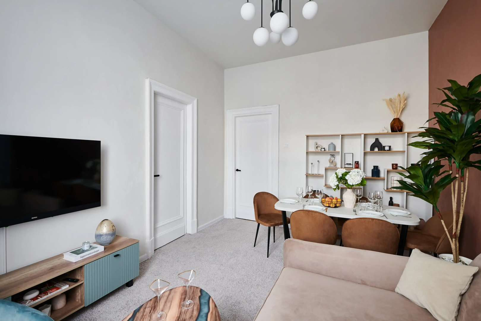 Квартира GM Apartments Тихая и уютная Трехкомнатная на Краснопресненской набережной