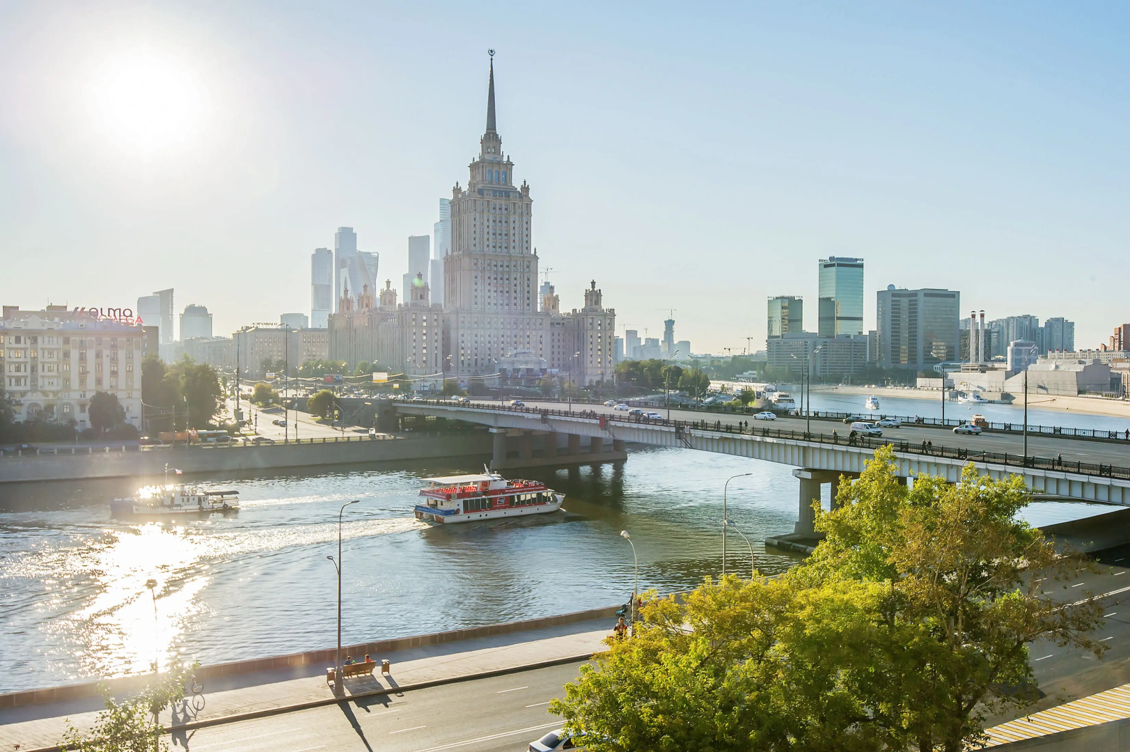 Квартира GM Apartments на Москва-реке с Видом на Набережную и Сталинскую высотку