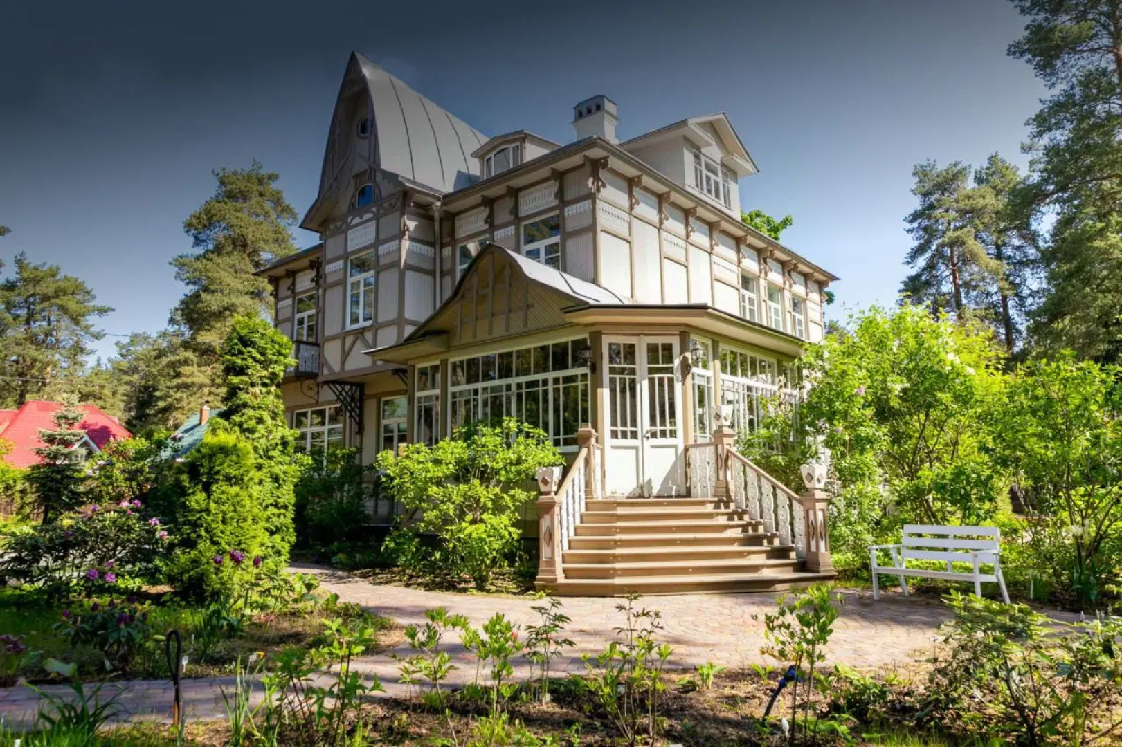 Частный дом 8-к 250 м²