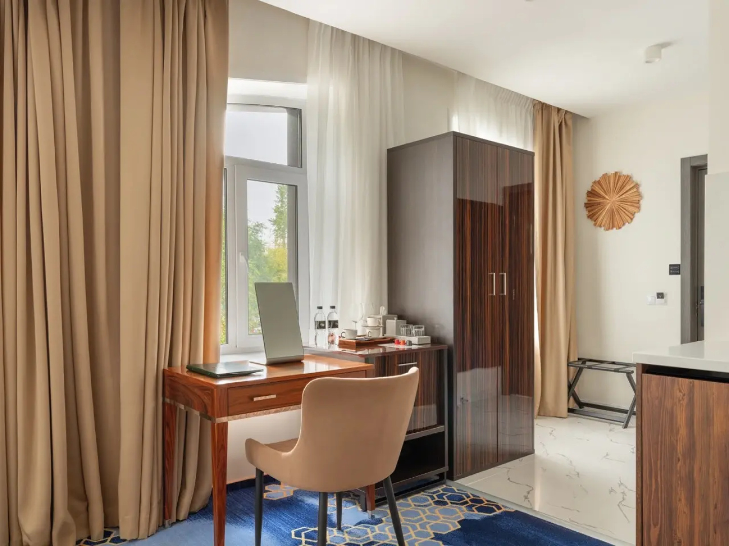 Отель V Hotel&Rooftop Lounge