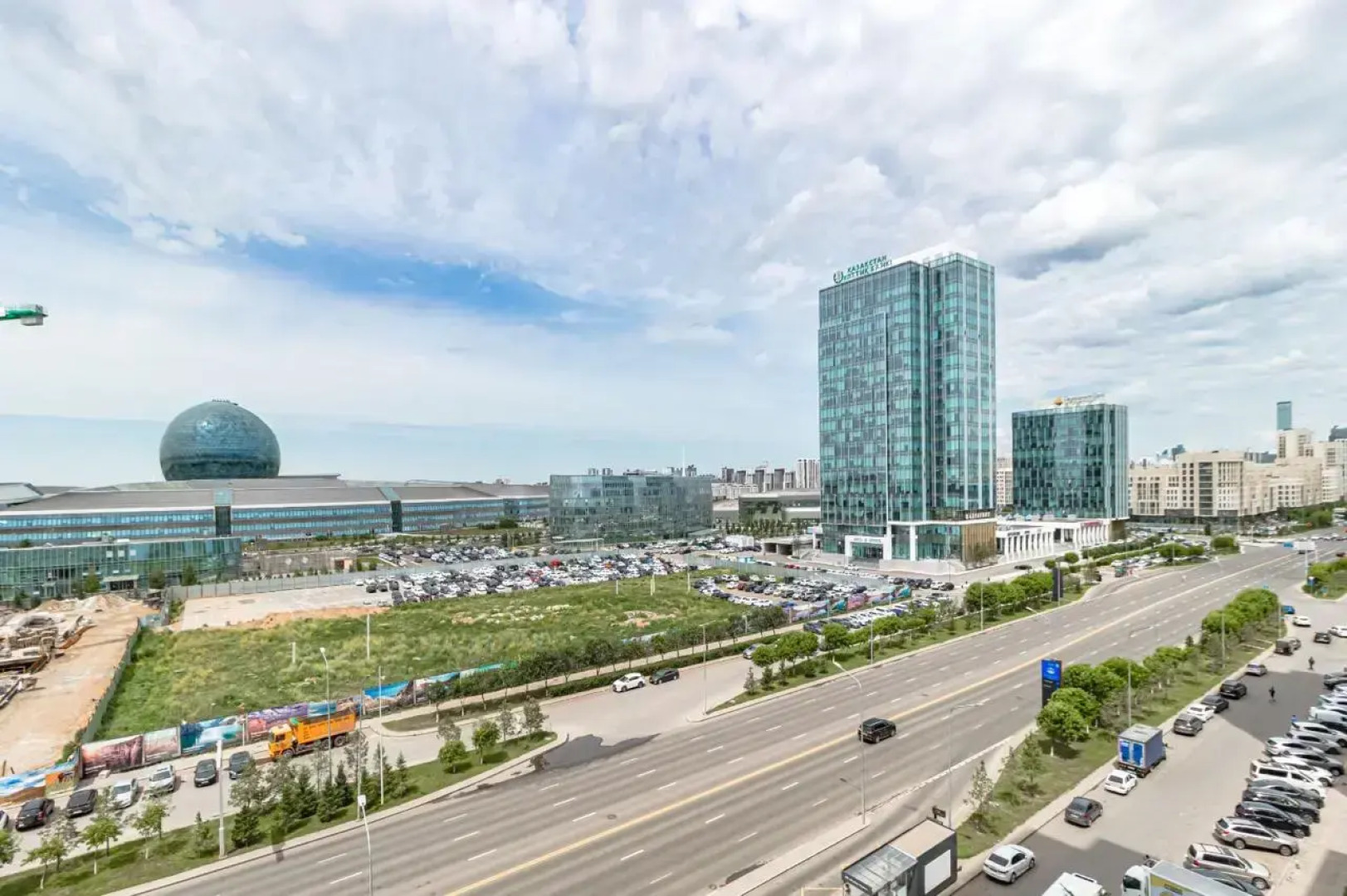 Апартаменты на проспекте Мангилик Ел 58