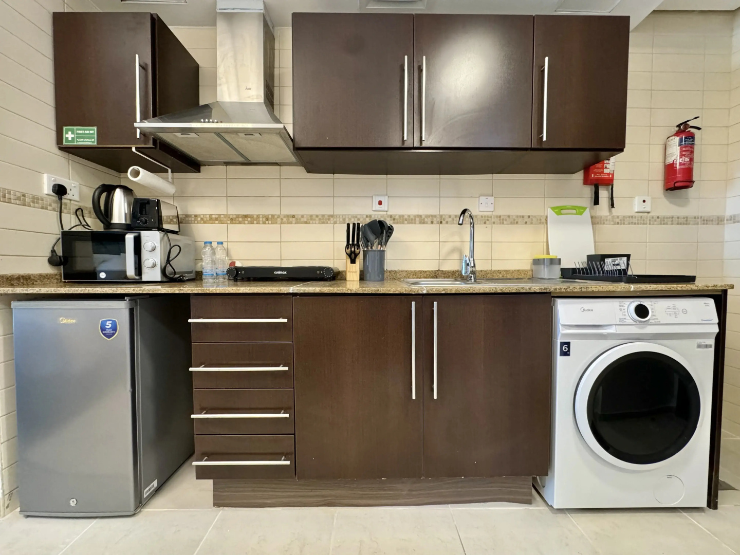 Апартаменты Cosmos Living Sleek and Stylish GCV2