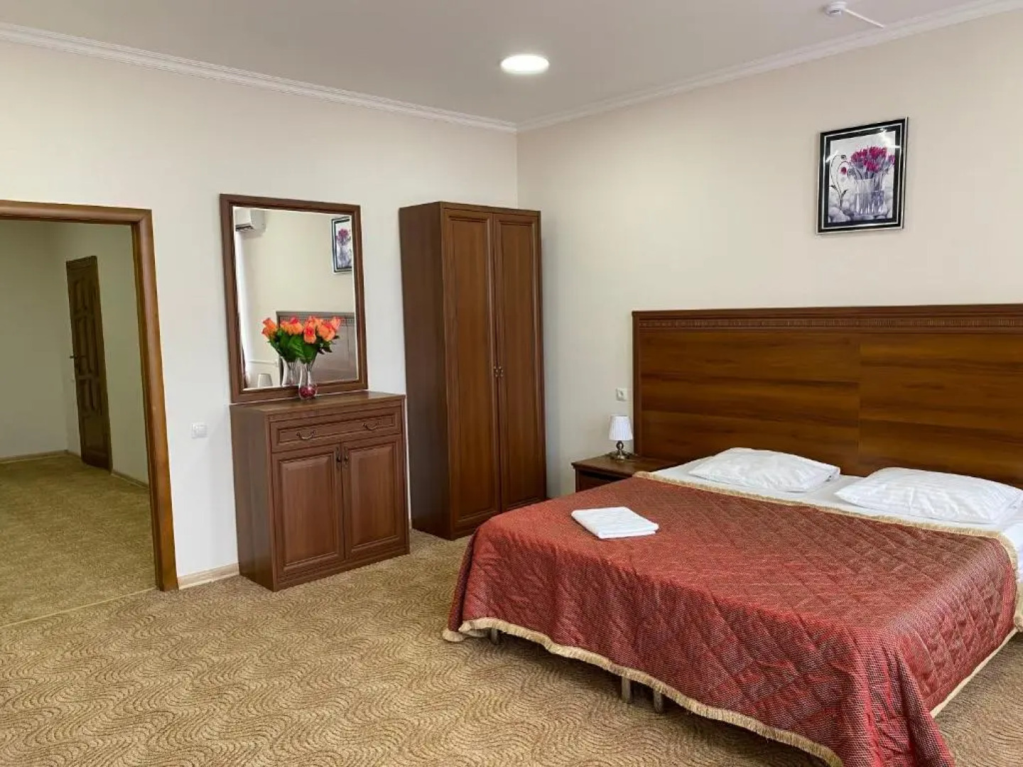 Отель Continent