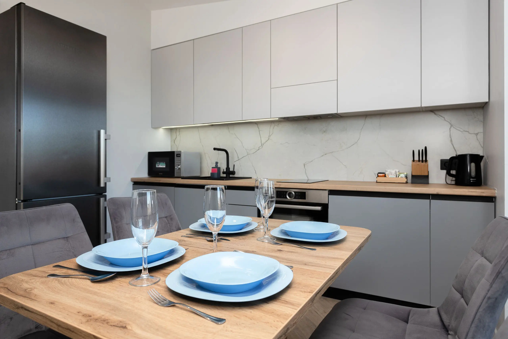 Квартира с Мансардными Окнами и Видом на Море